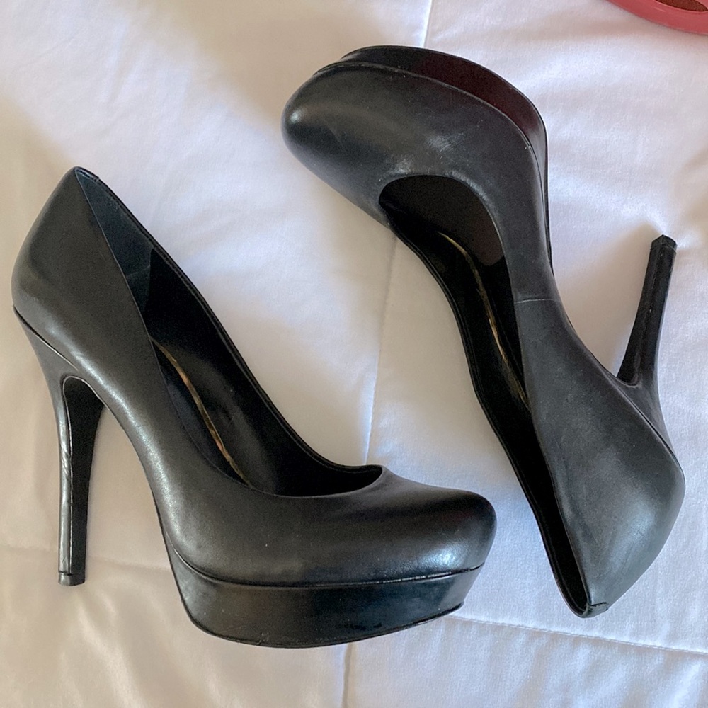 Jessica Simpson Black Pumps